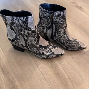 Super cute and comfortable Marc fisher booties